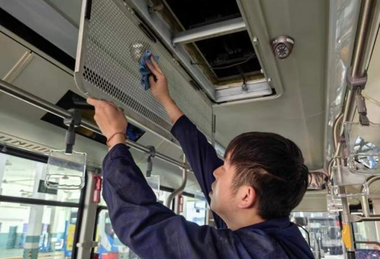 鐵路安全的守護者：詳盡解析地鐵風管清洗的重要性與方法